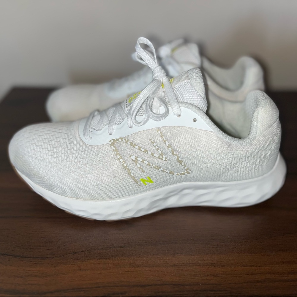 New Balance 520 V8 Women’s Size 8 D
